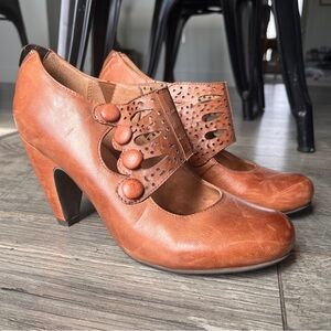 Miz Mooz Jessica Pump in Cognac